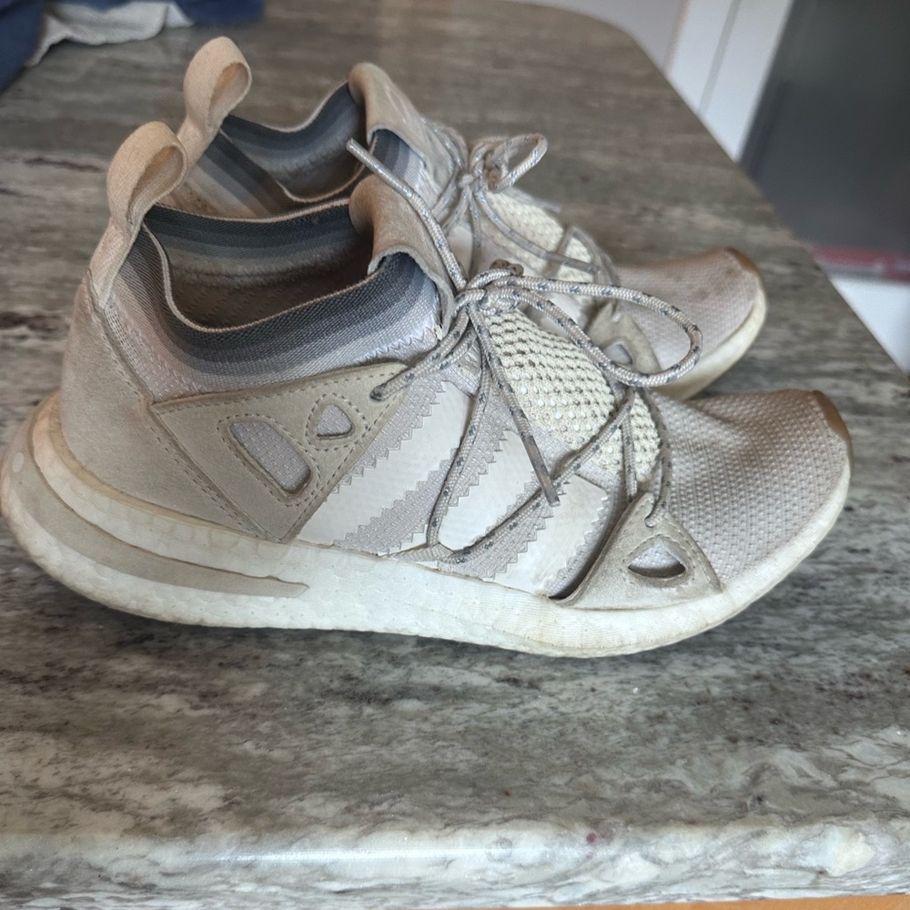 Adidas Arkyn women’s size 7